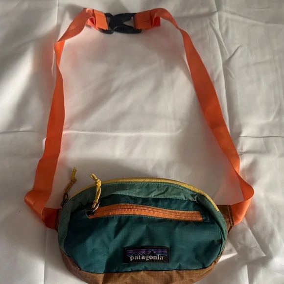 Patagonia Green Waist Pack with Orange Strap - Picture 4 of 6